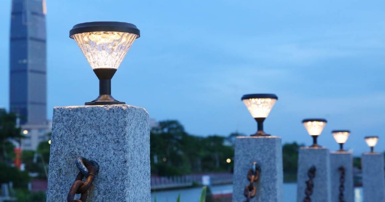 Latest company blogs about How Do Solar Lawn Lights with Die-Cast Aluminum Improve Outdoor Spaces Worldwide?